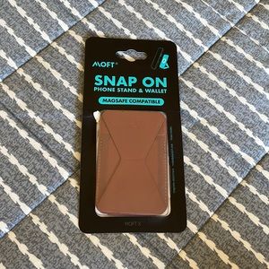 Moft phone stand and wallet w MagSafe